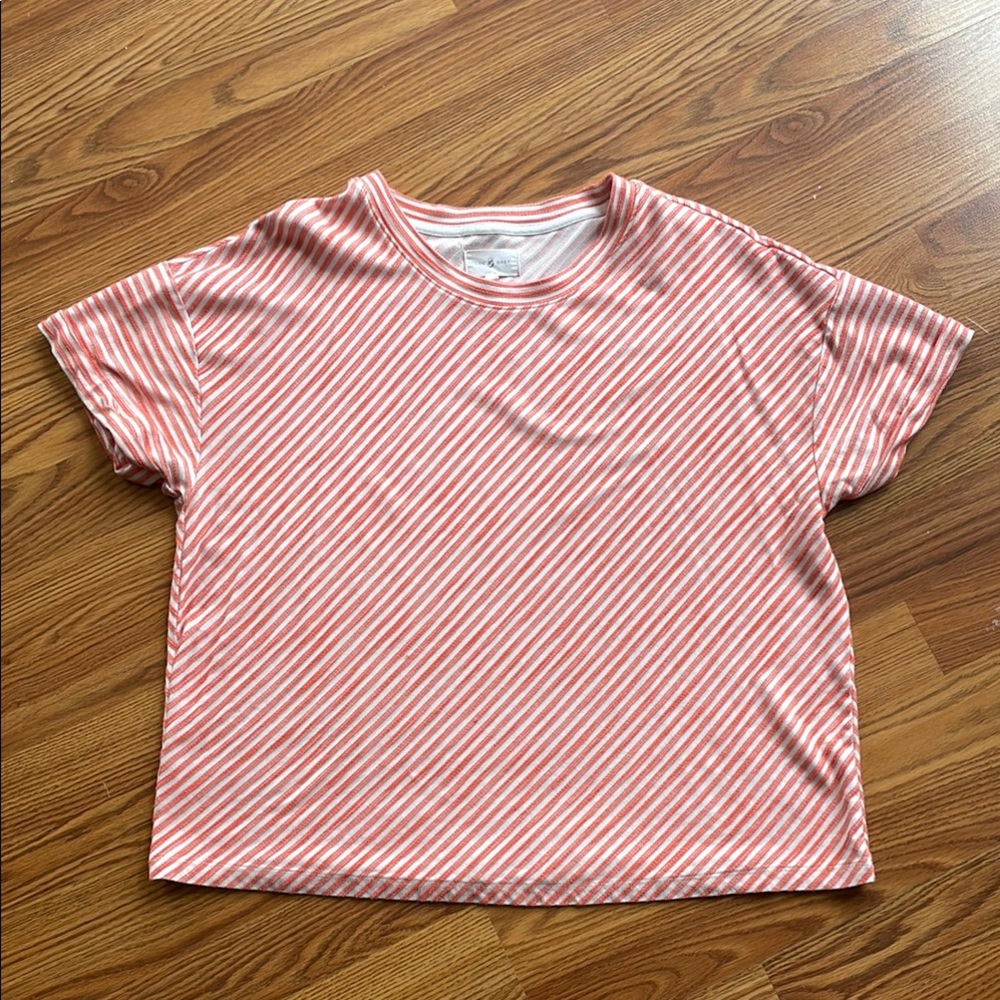 Lou and grey diagonal striped coral and white T-shirt. Size large.